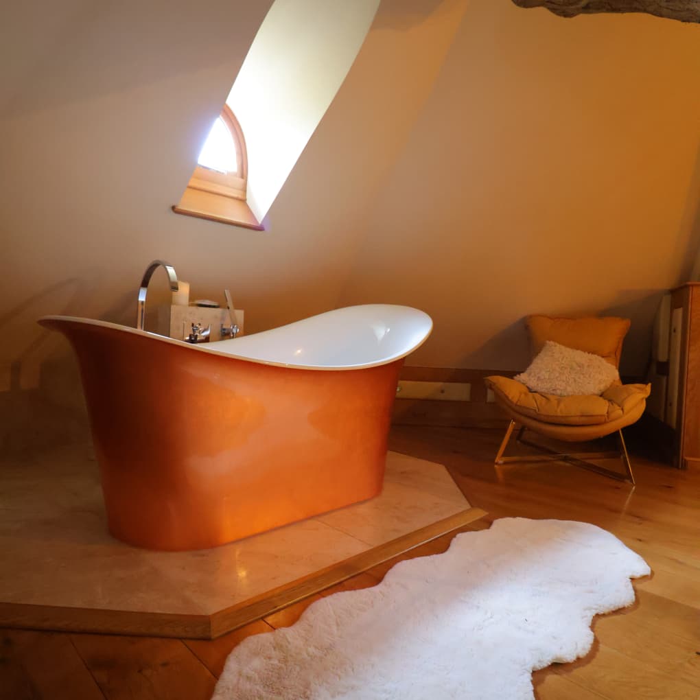 Copper bath tub with star gazing window above