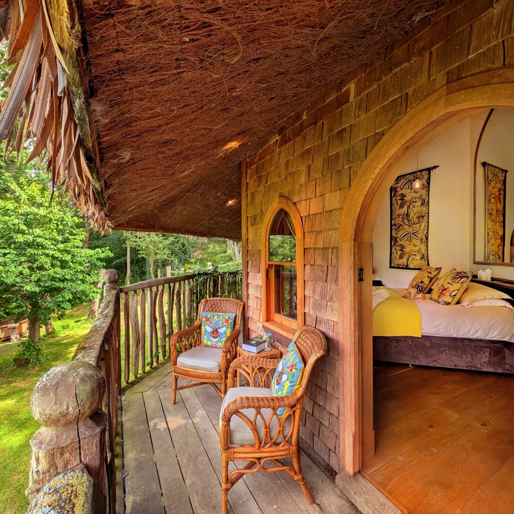 Master-Bedroom-with-Scenic-Balcony